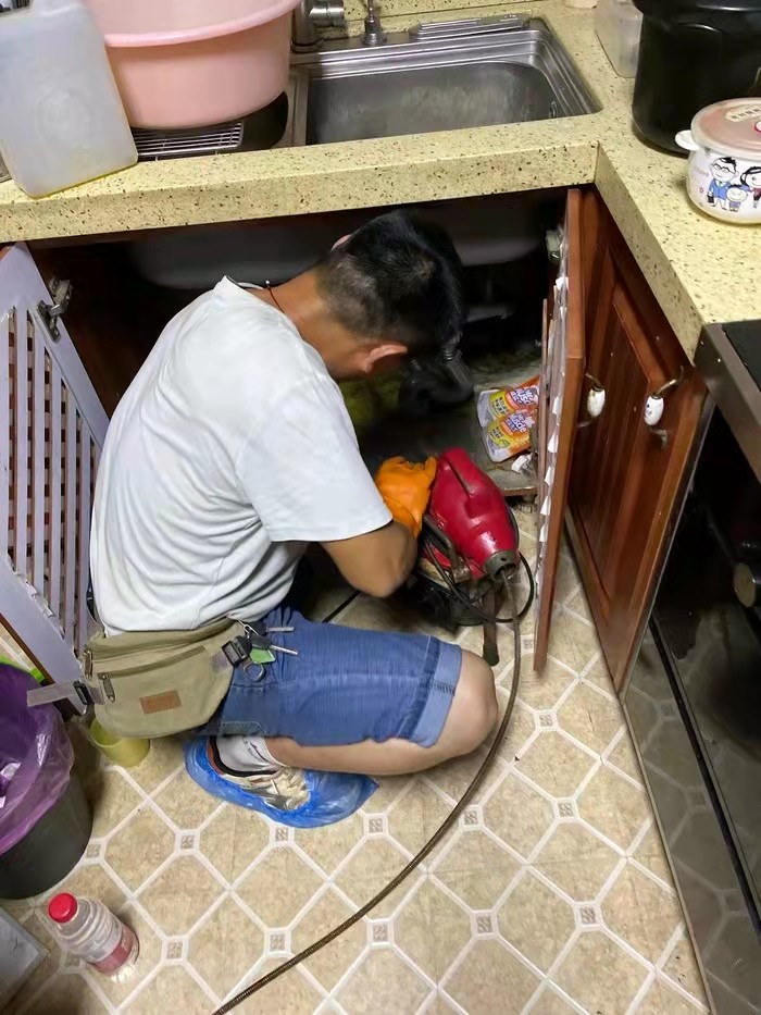 玛沁通下水道